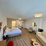 明镜哈尔尼酒店 3* 林道