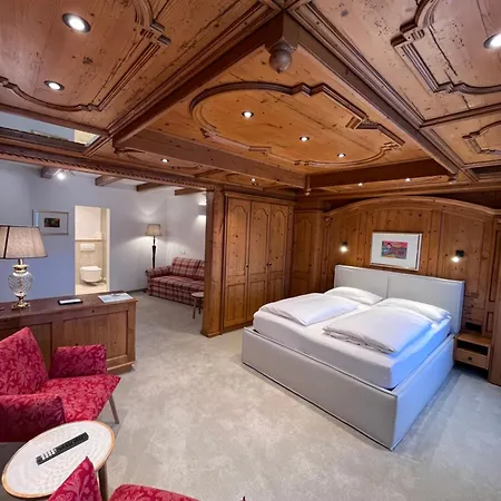 Spiegel Garni Hotel 3*