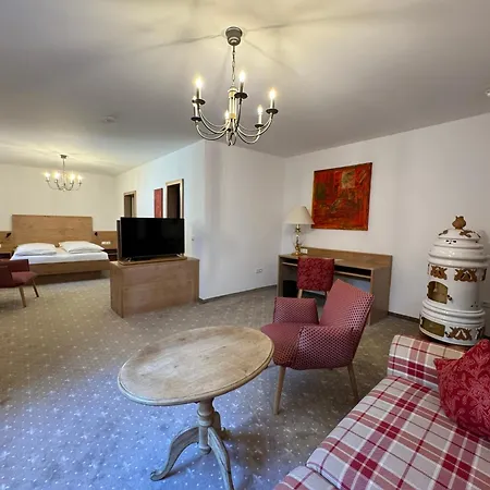 מלון Spiegel Garni 3*